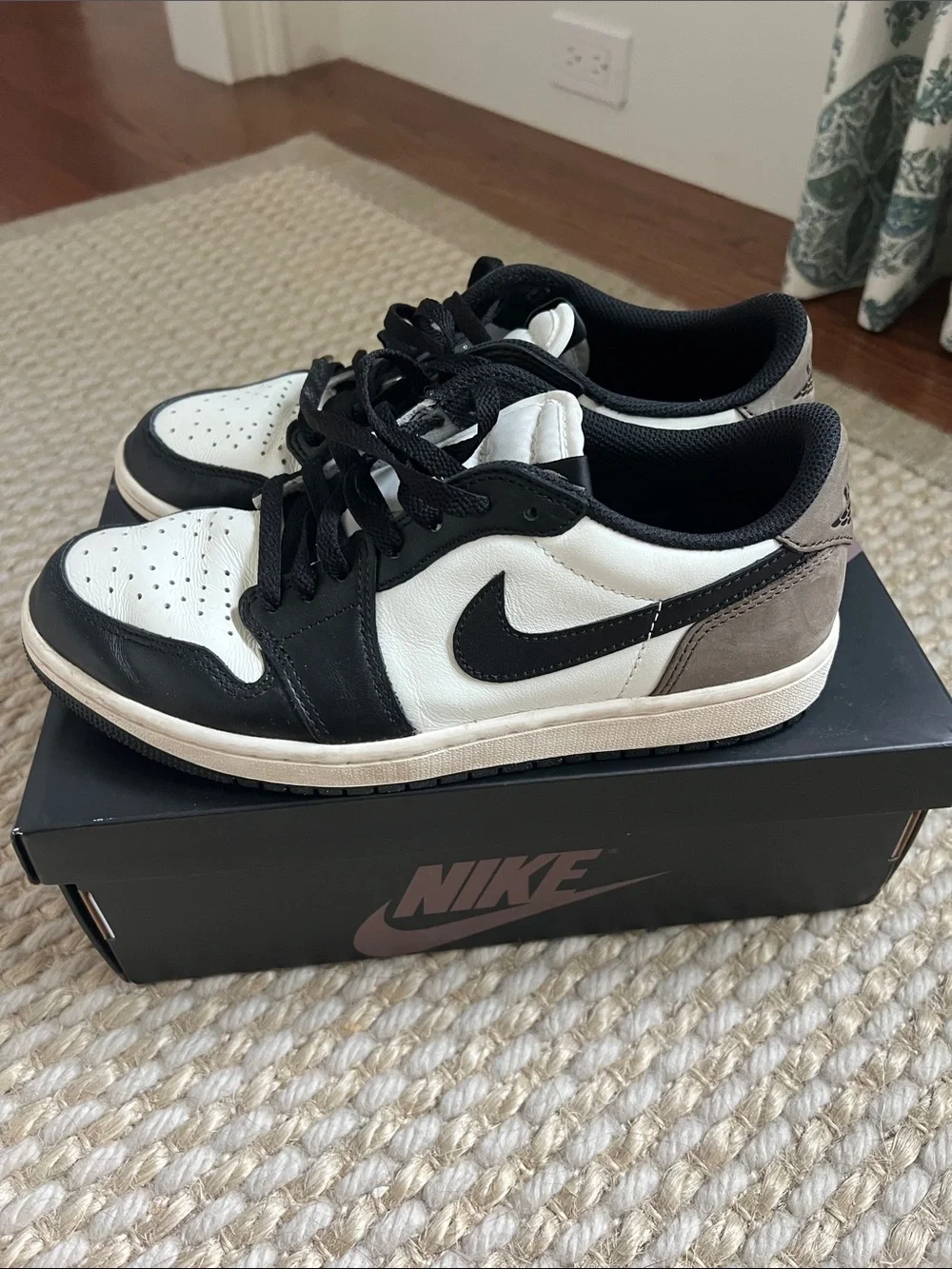 Jordan 1 Retro Low OG Mocha (Sail/Black/Dark Mocha) size 7.5 Men’s